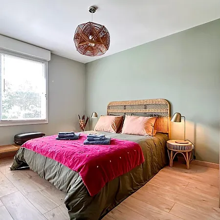 Avec Parking Lägenhet